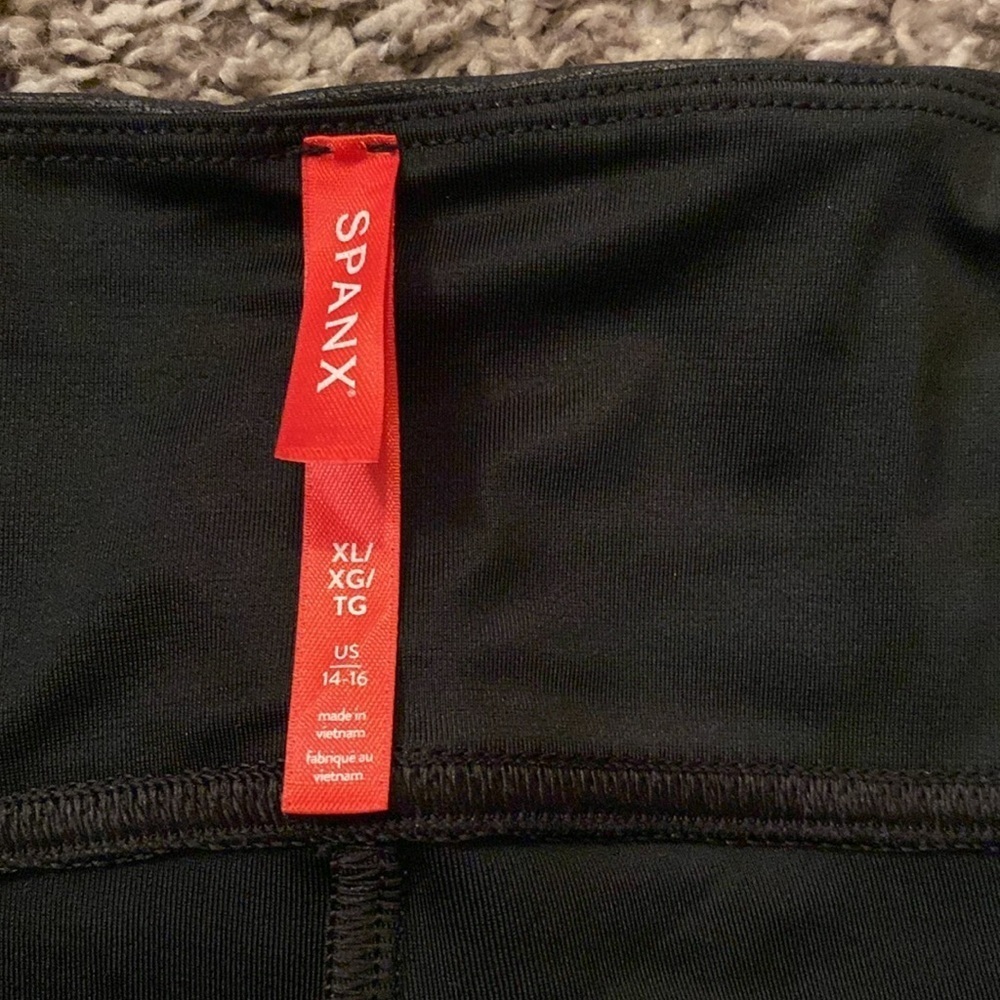 Spanx women’s black XL leggings - great condition - Picture 2 of 5